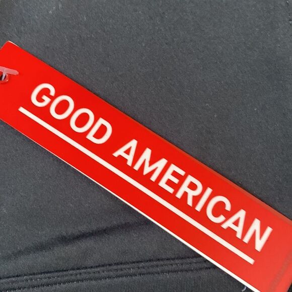 Good American Black Sports Bra With Pin Tuck Mesh Insert Size 1 - Picture 6 of 6